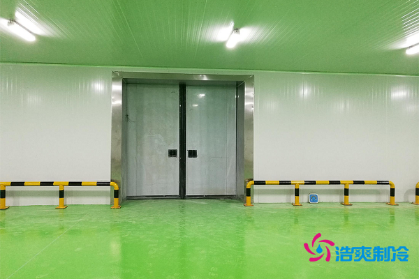 圖示：可口可樂飲料冷庫實(shí)拍一角